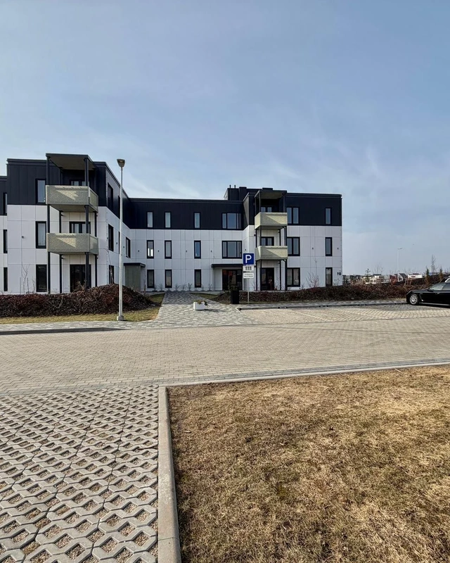 Trīs istabu dzīvoklis Salienā