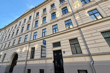 Četru istabu dzīvoklis centrā