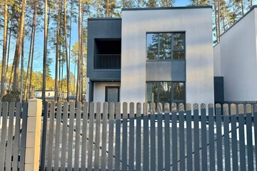 Jauna dvīņu māja Berğos